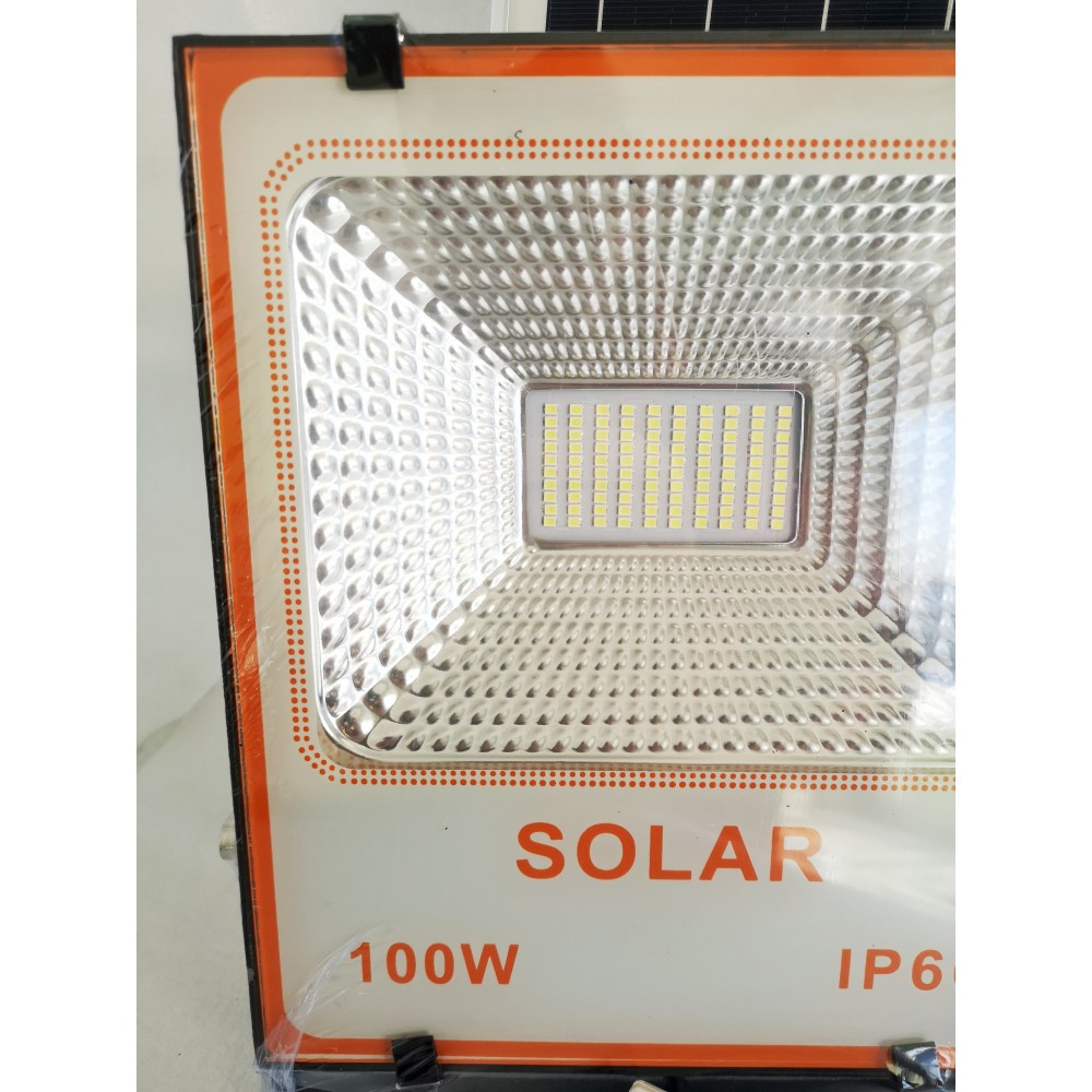 Светодиодный прожектор на солнечной батареи  с ДУ. 100Вт.
